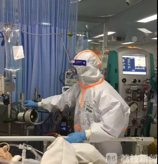 前线速递|她把防护服当作最美的衣服