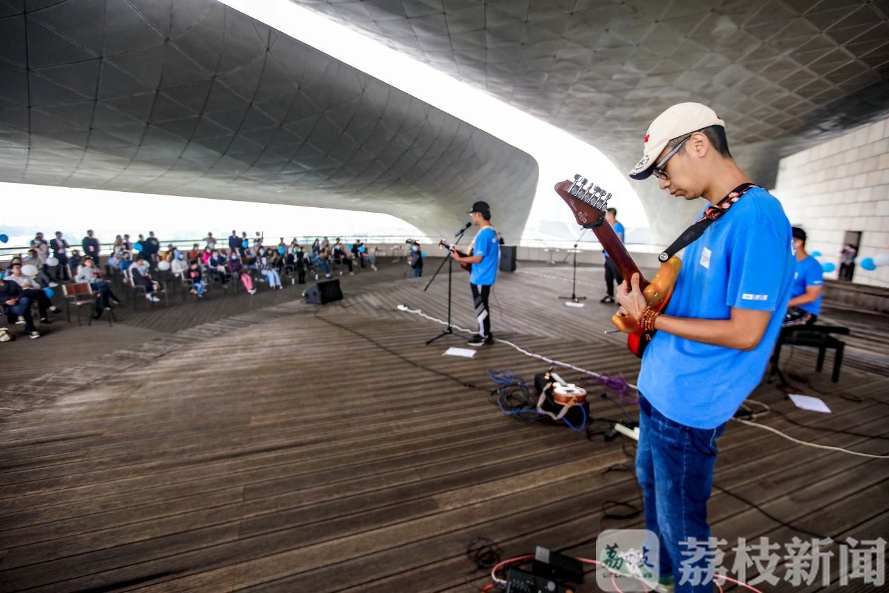 剧院■阔别100余天！无锡大剧院开放日“空中舞台”首秀