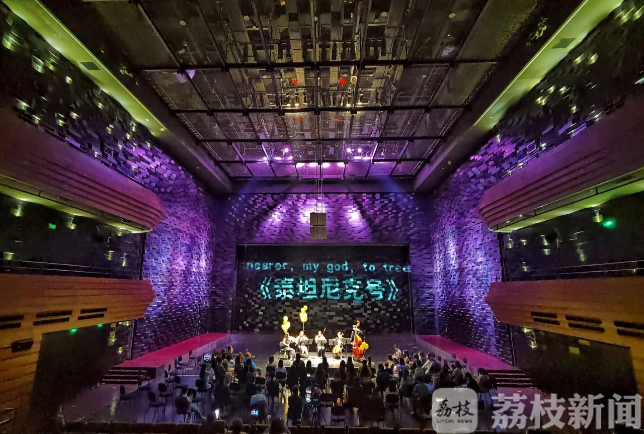 剧院■阔别100余天！无锡大剧院开放日“空中舞台”首秀