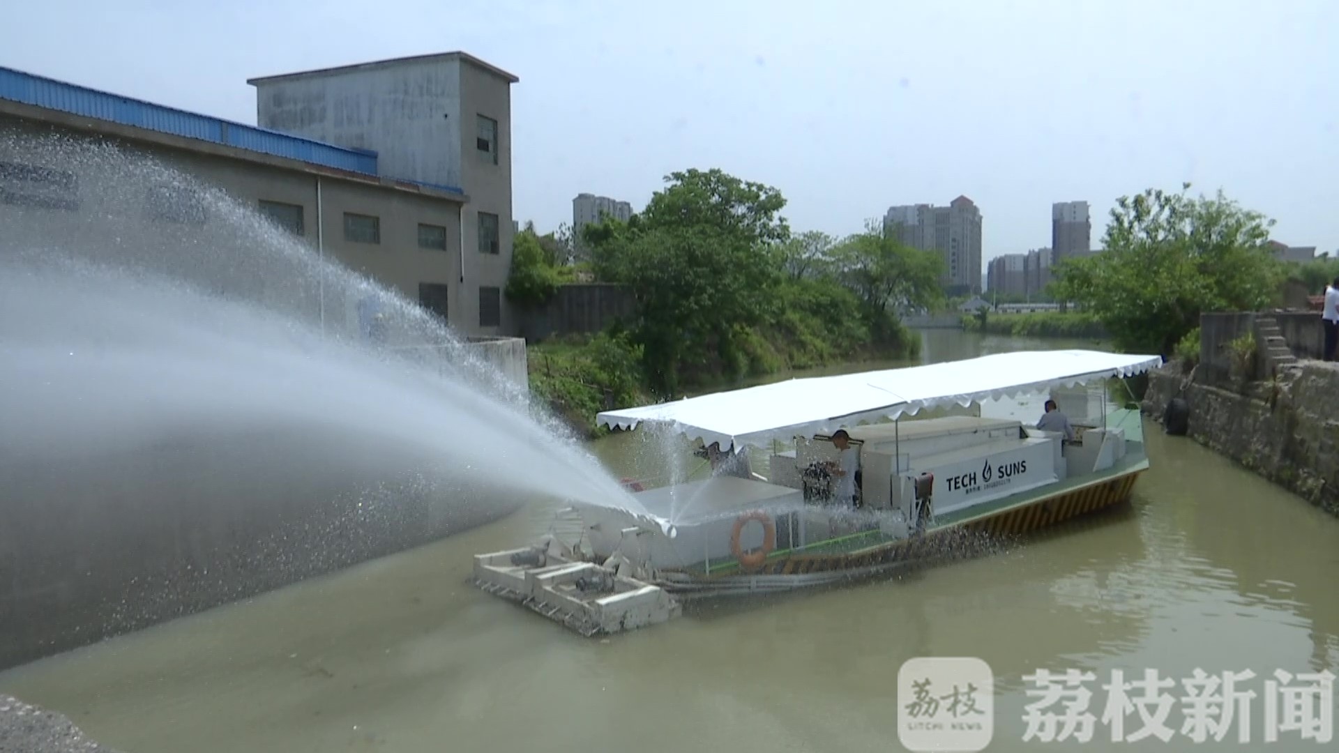 水质■淤泥清理、水质过滤两不误！新型“治水神器”来了
