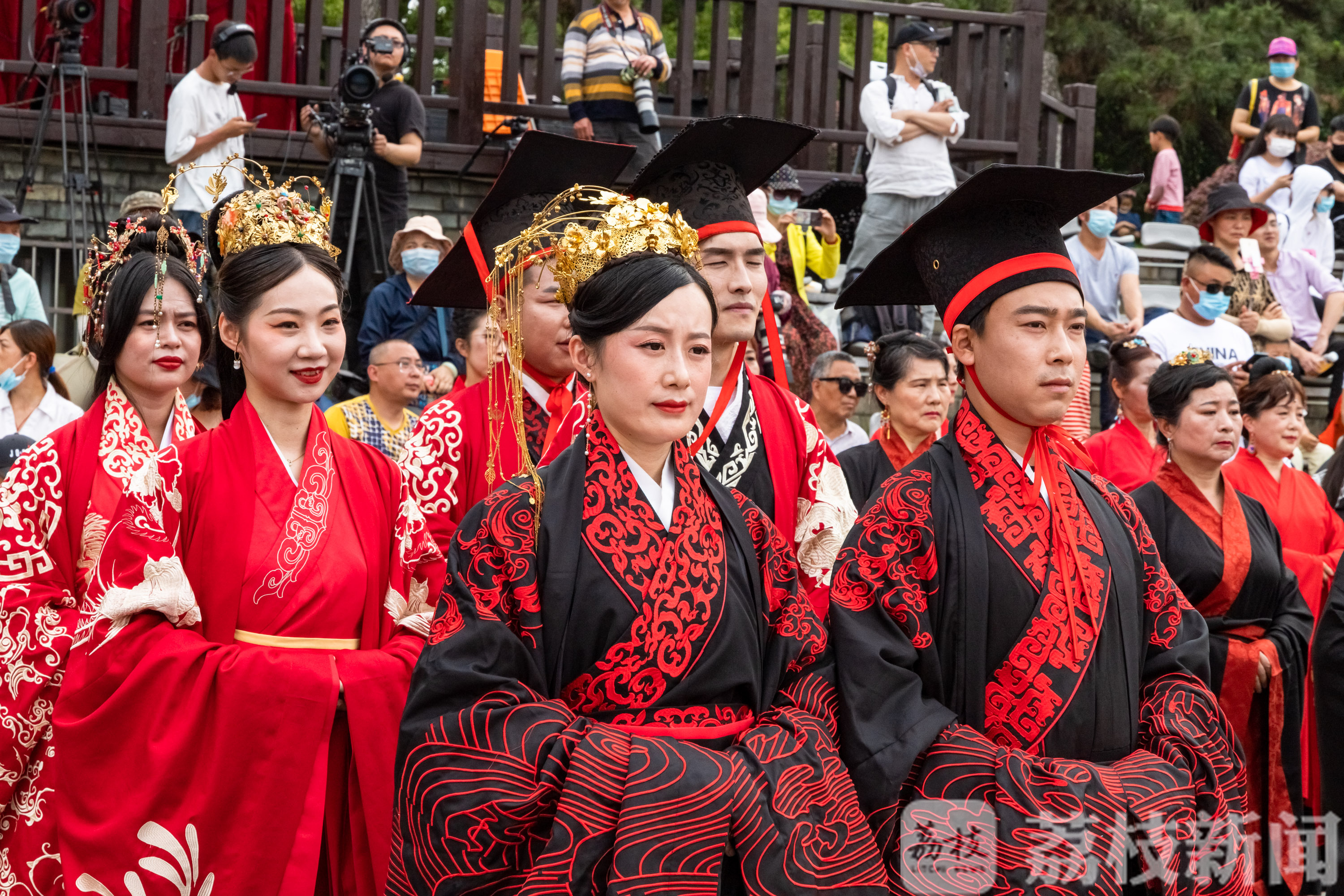 「」20对夫妻体验汉婚盛典 520别样婚礼