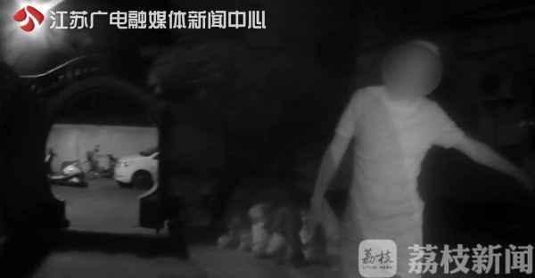 夜抢醉酒男，包里才10元！劫贼：丢大人了！