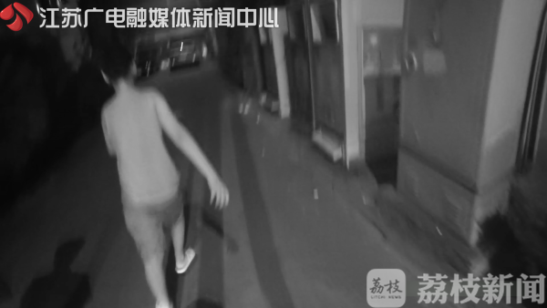 九岁男孩凌晨迷路街头 奶奶告诉民警：在打麻将 暂不回家
