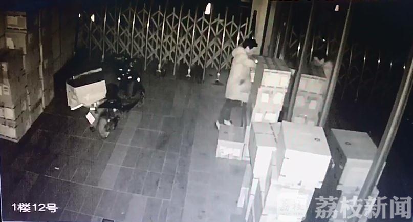 「」 全是36码女鞋 外卖小哥偷走11双鞋一试小了