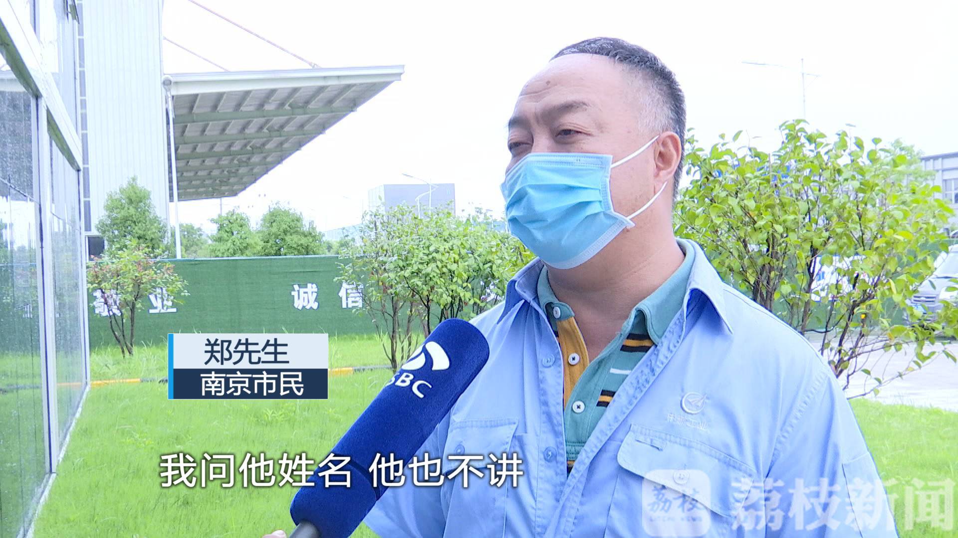 救援■终于找到你！他开着装载机积水中救援却没有留下姓名……