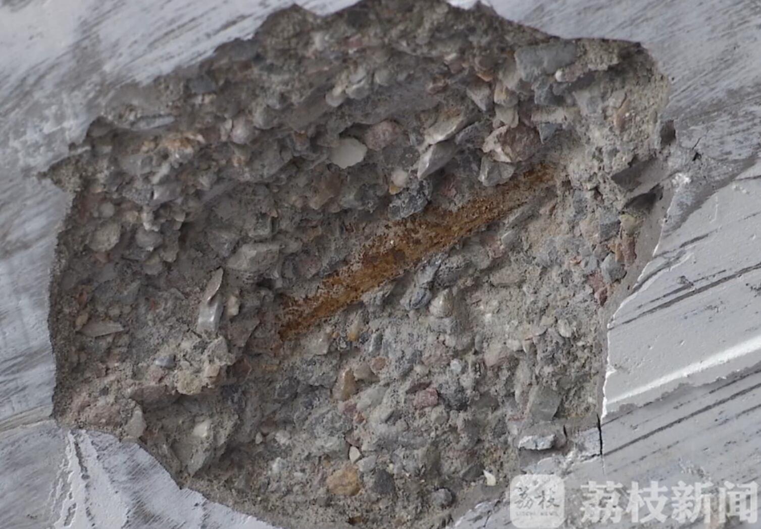[楼板]常州这处安置房怎么了？|荔枝解忧帮 楼板酥软一刮就掉，钢筋生锈地库漏水