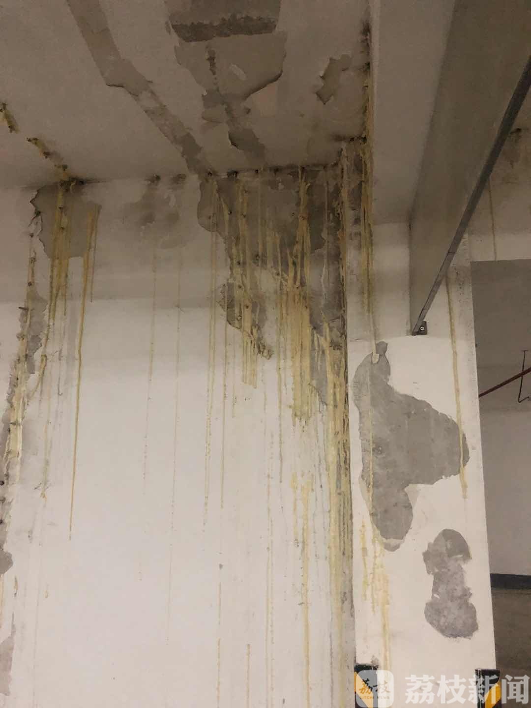 [楼板]常州这处安置房怎么了？|荔枝解忧帮 楼板酥软一刮就掉，钢筋生锈地库漏水