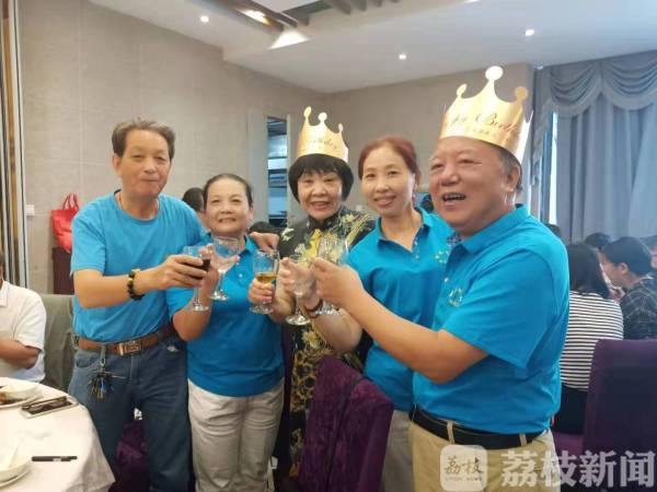 有了他们，中秋节这些失独老人不孤单（视频）