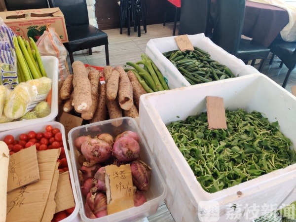 南京部分餐饮企业低价或免费向市民提供蔬菜副食