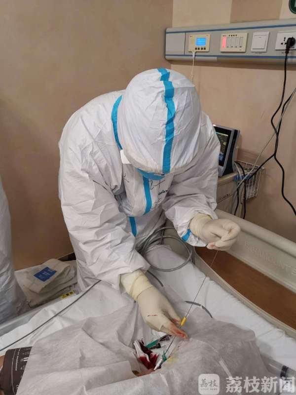 武汉日志|冲破“迷雾” 成功“盲穿”深静脉导管