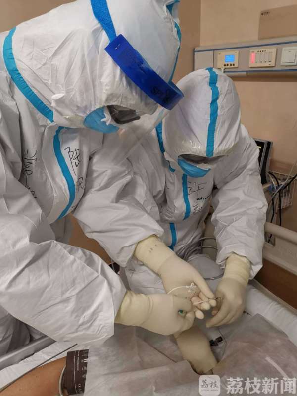 武汉日志|冲破“迷雾” 成功“盲穿”深静脉导管