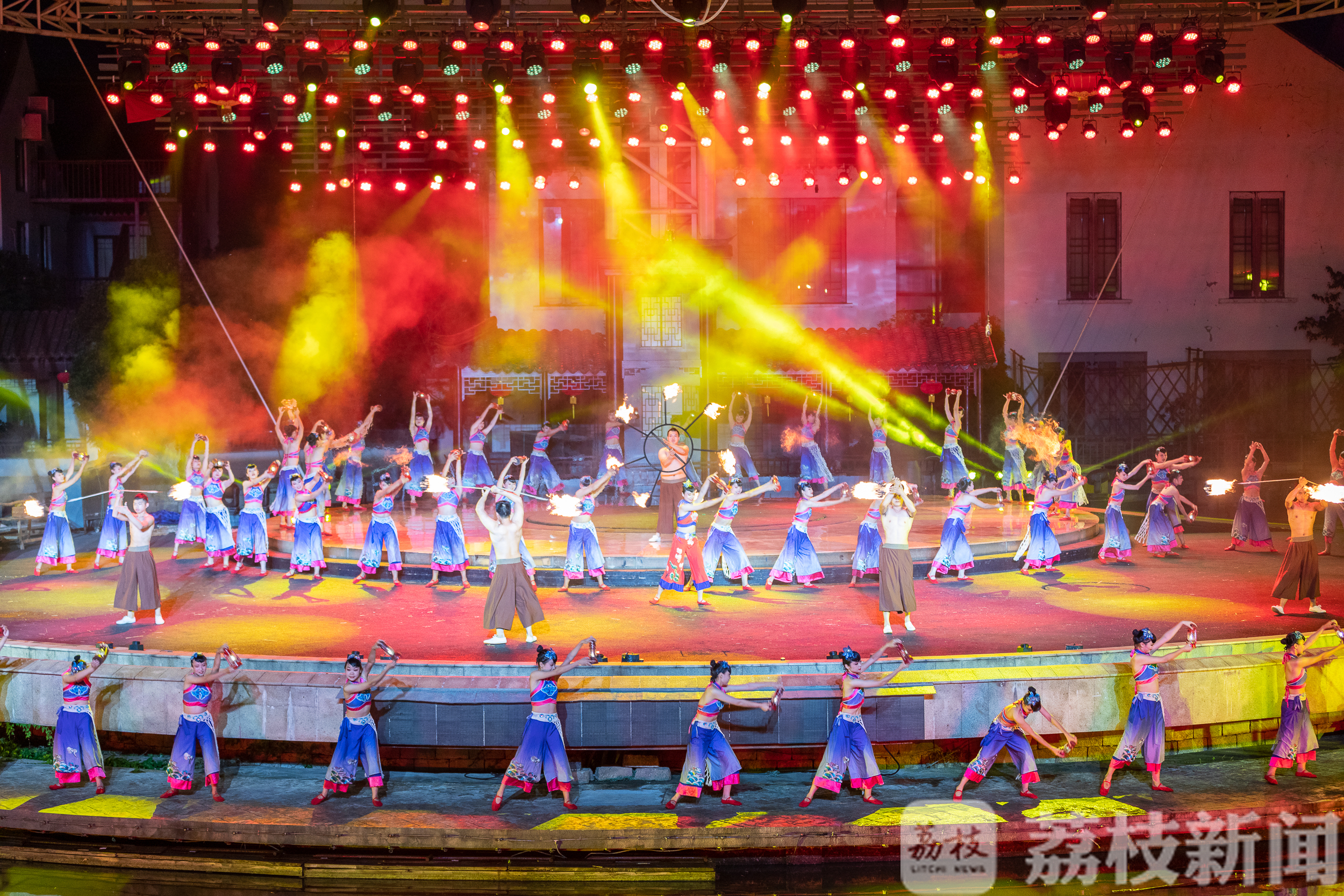 四季周庄：周庄夜经济焕发“新颜” 实景演出搭配浸入式场景