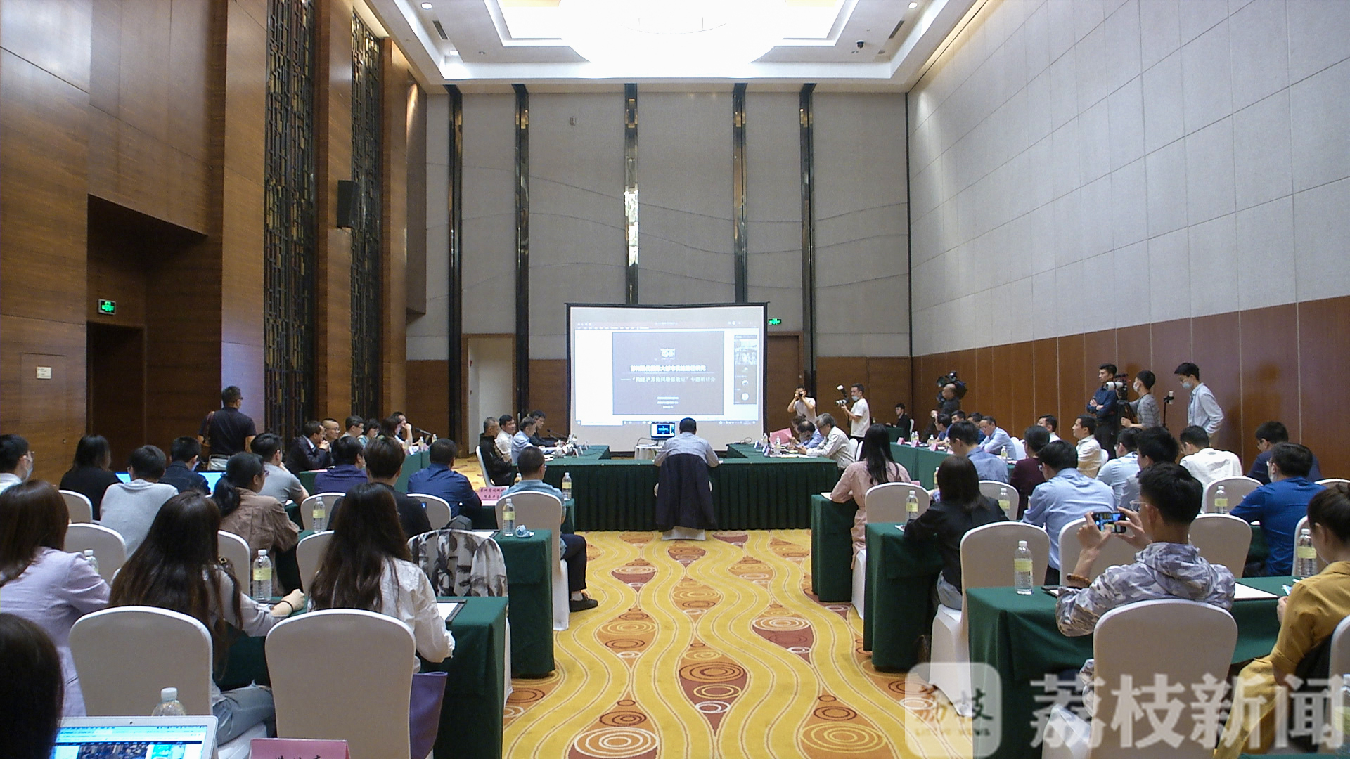 苏州■苏州离现代国际化大都市还有多远?专家:构建“沪苏协同增强效应”