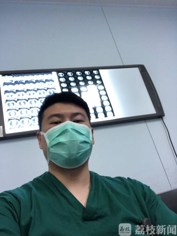 苏州定点医院的救治日常：隔离病房内外 夫妻搭档 并肩作战