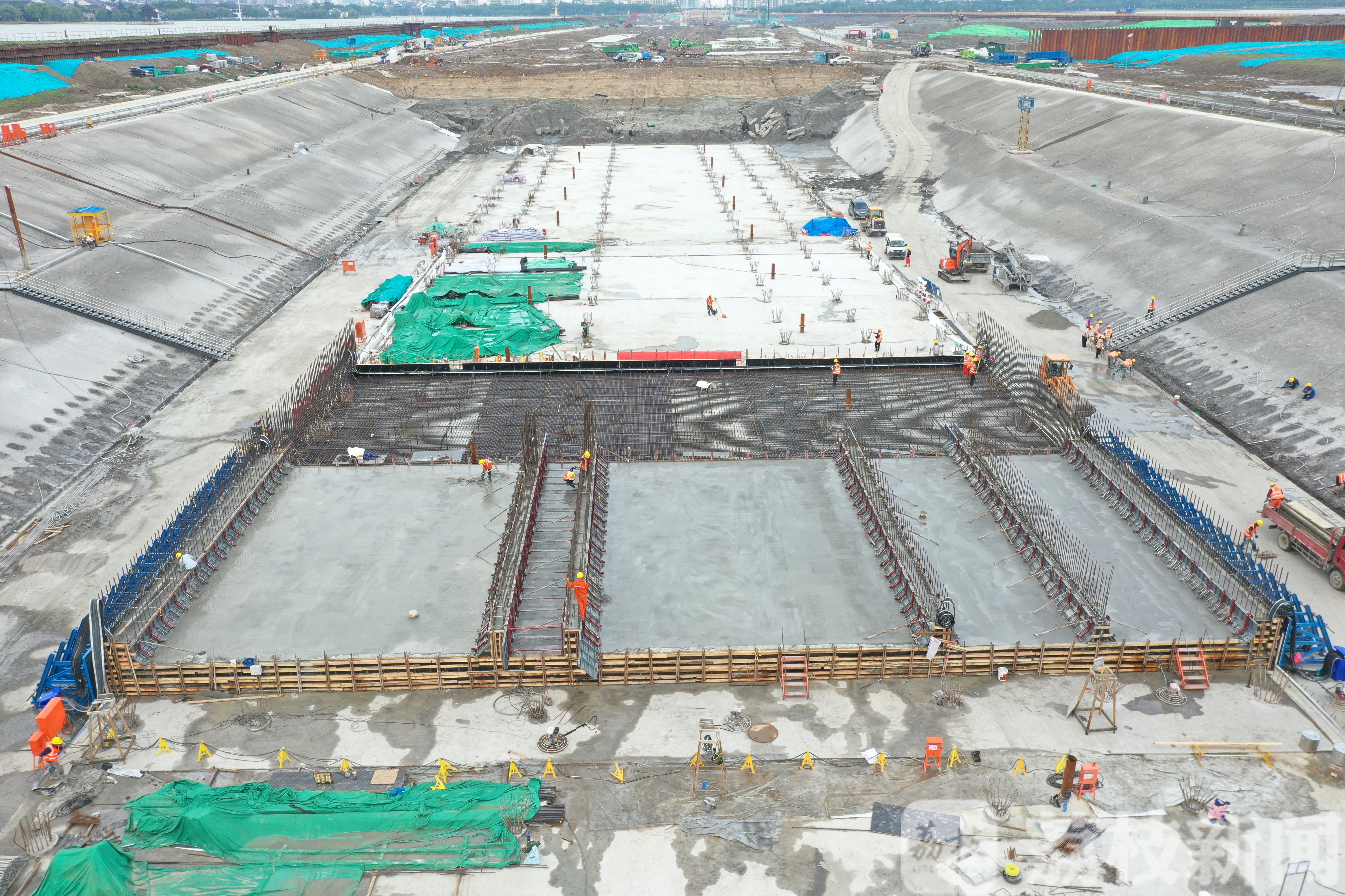 金鸡湖隧道■苏州金鸡湖隧道湖中主体结构施工全面展开