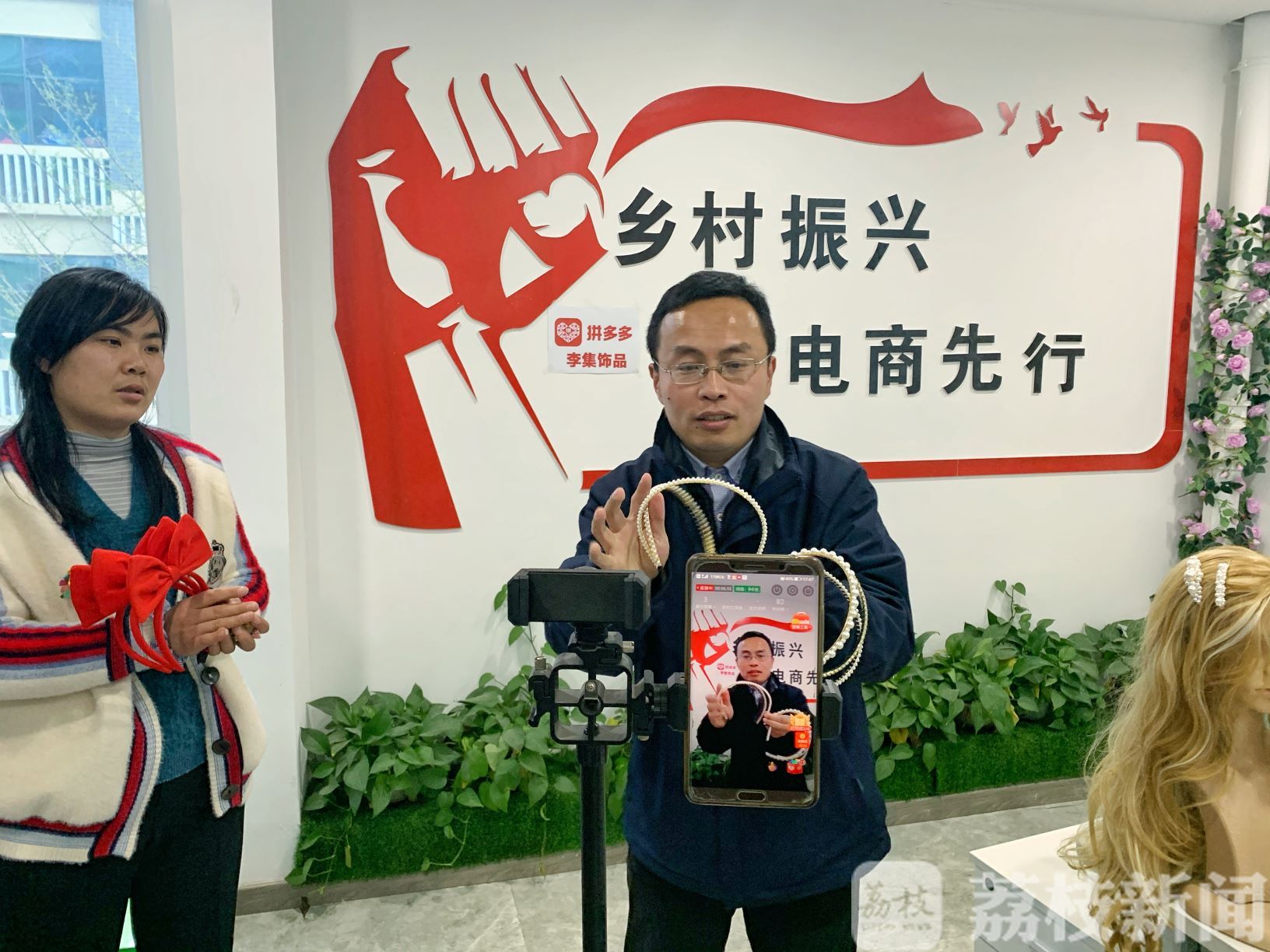 #直播#助推“饰”业转危为机 直播带货+政企合力