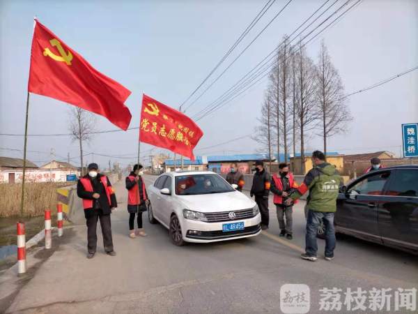 江苏睢宁：基层党员干部在一线  筑起疫情防控防火墙