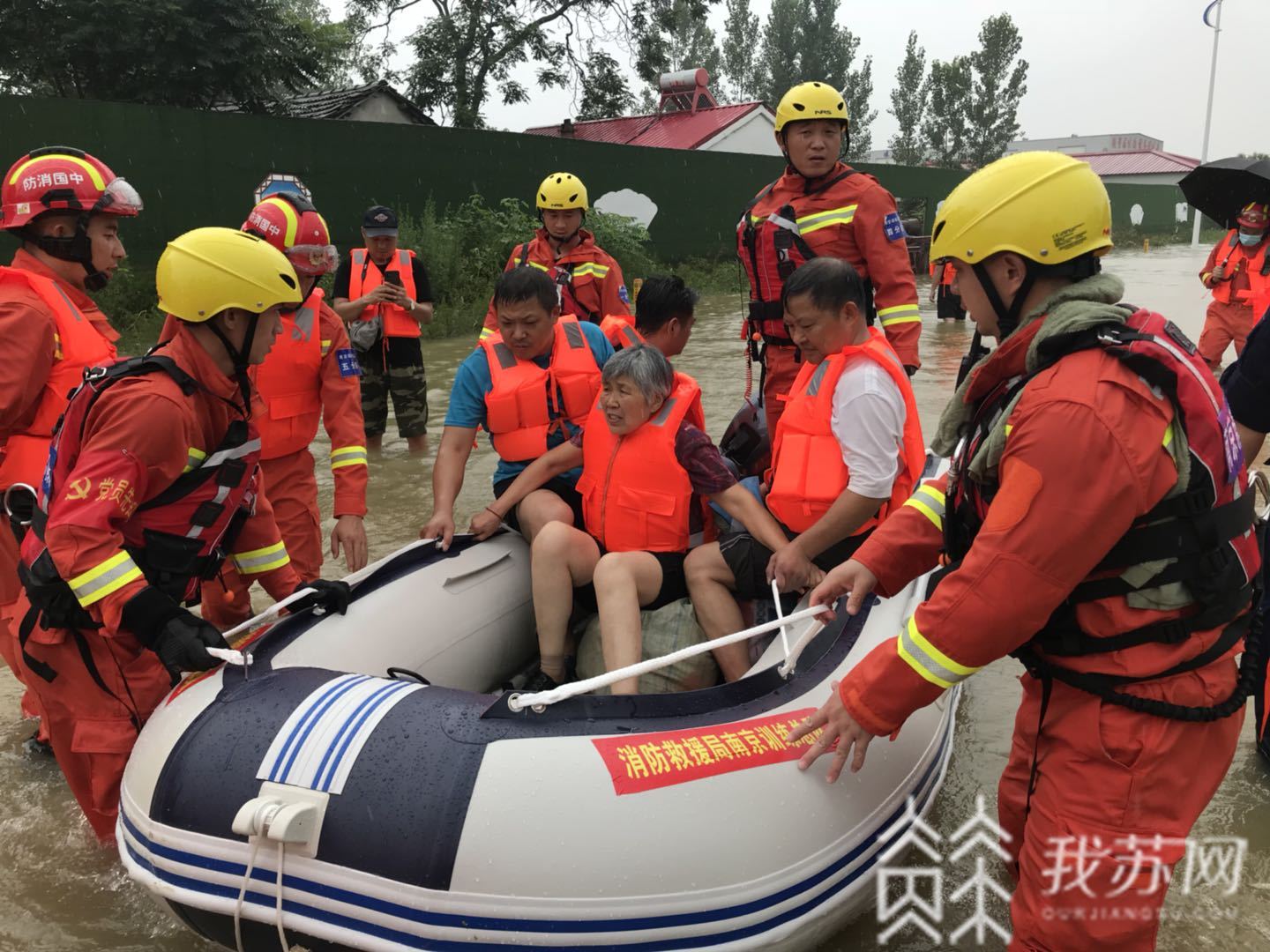 群众■28名洪水被困群众被南京训练总队顺利救出|防汛抗灾第一线