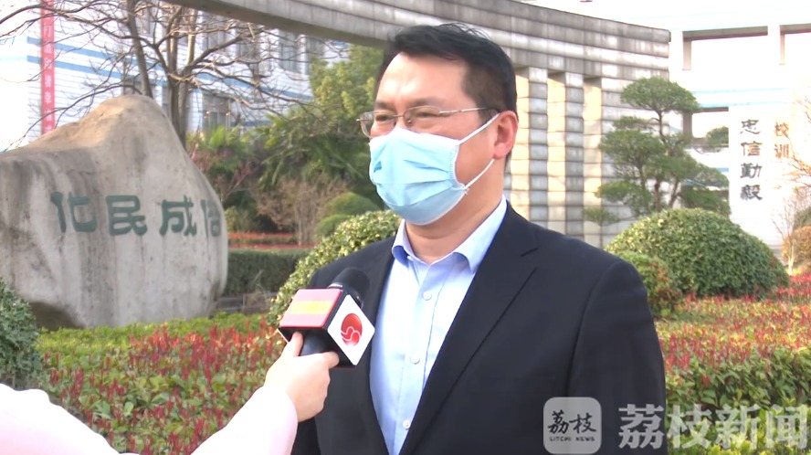 测温■江阴：全市70个校区测温“校门”开学前安装到位