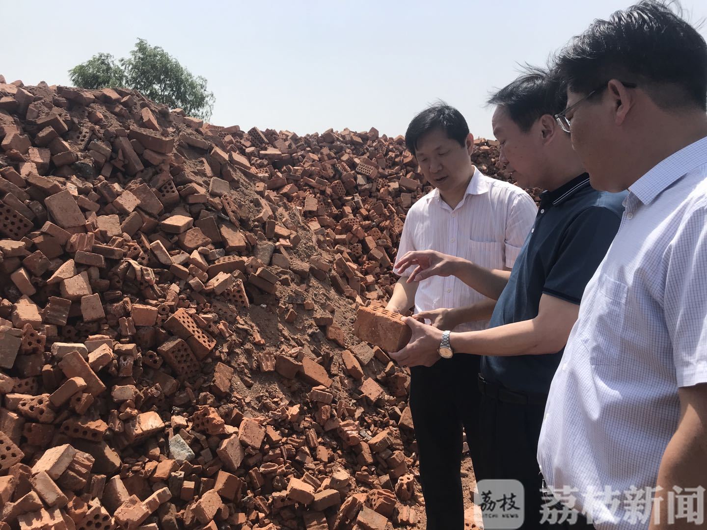 曝光■追踪：阜宁三次曝光的砖窑厂被勒令停业