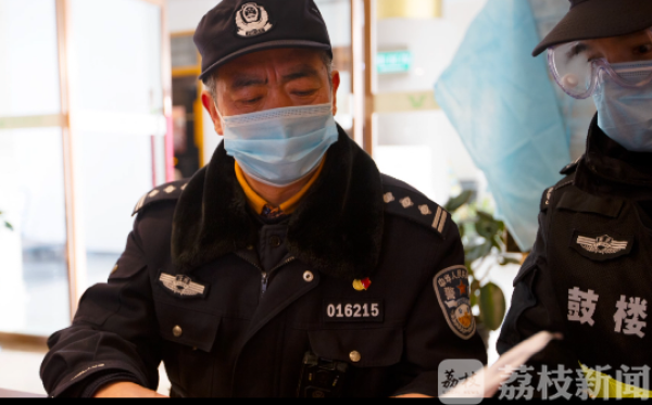 警察爸妈：待战“疫”胜利，我们一起吃团圆饭！（视频）