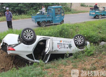 ■两车猛烈相撞一翻一废，竟是因为...