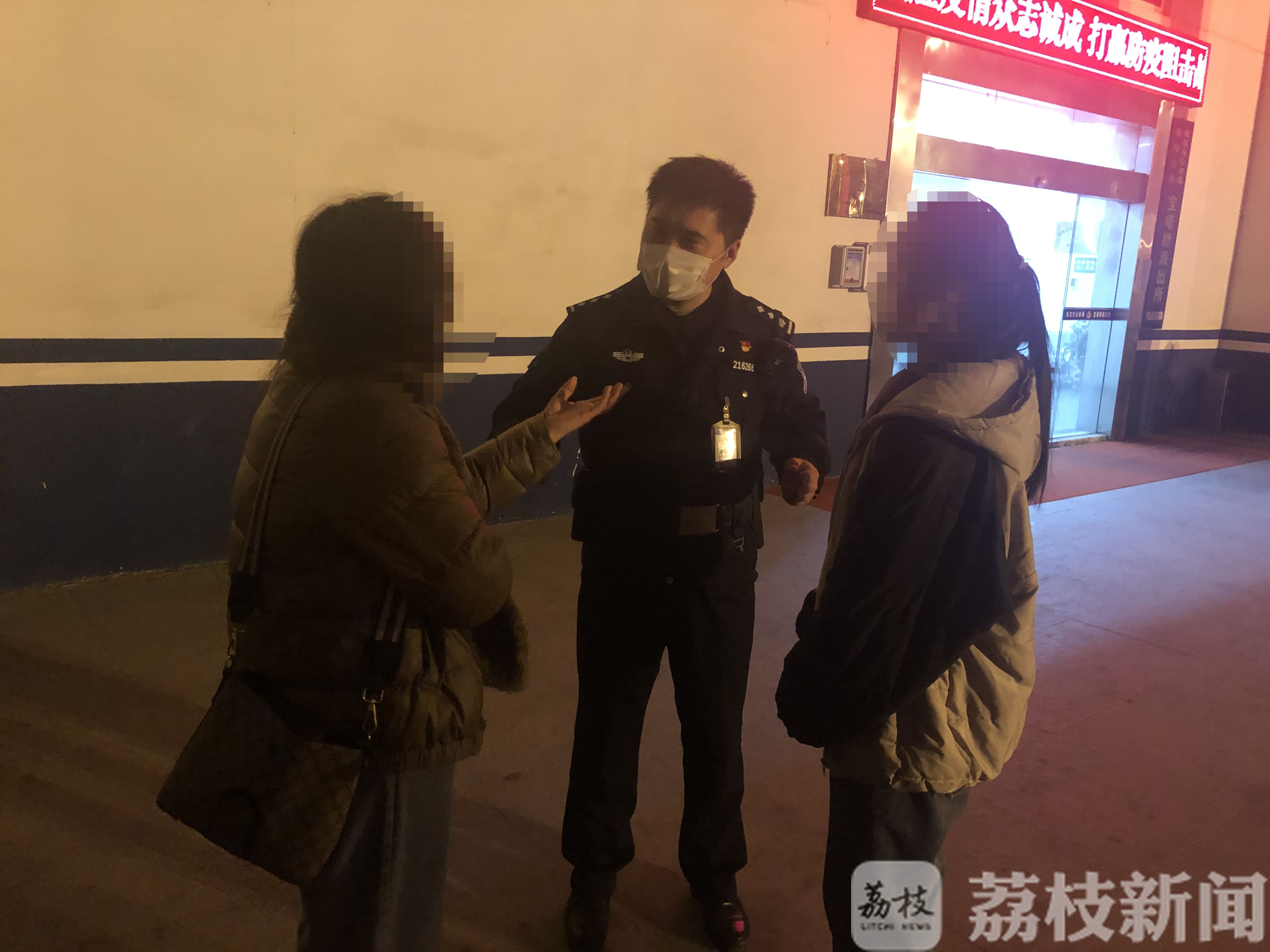 派出所■听到乘客这句话，的哥司机直接将车开进派出所