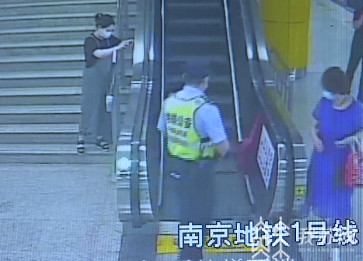 出行■“暴力梅”又来了：带雨具、穿雨鞋乘坐地铁出行您得注意这些！