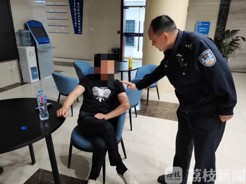 派出所■深夜要去殡仪馆?的哥吓得把车开进了派出所