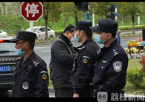 祭扫■南京交警提醒：清明祭扫出行尽量乘公共交通前往