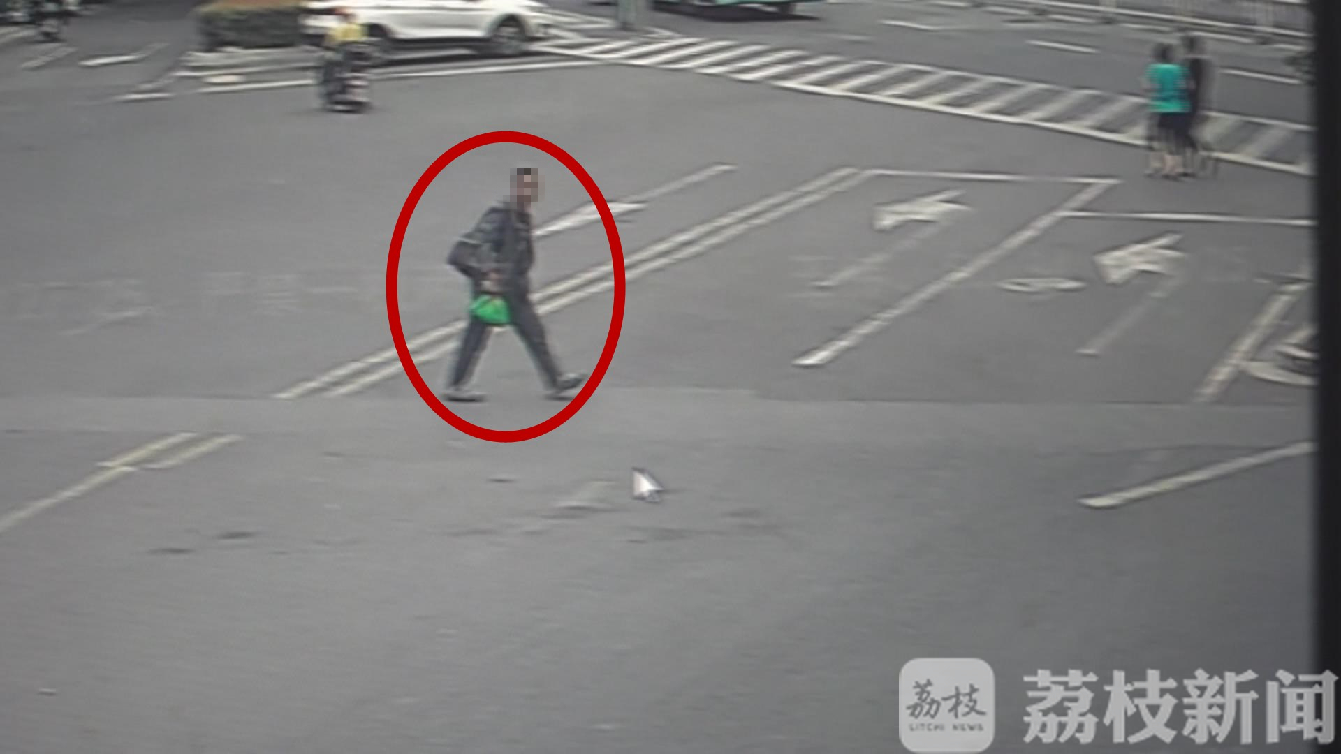 「嫌疑人」警方3小时抓获嫌疑人 车窗没关手机被盗