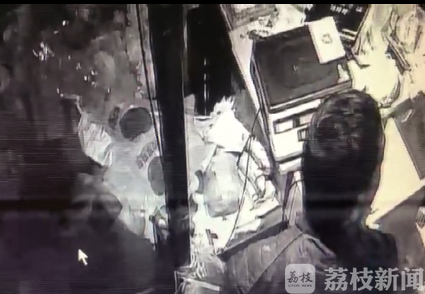 窃贼■被监控吓跑的窃贼又回来了:第5次终于被抓到了!