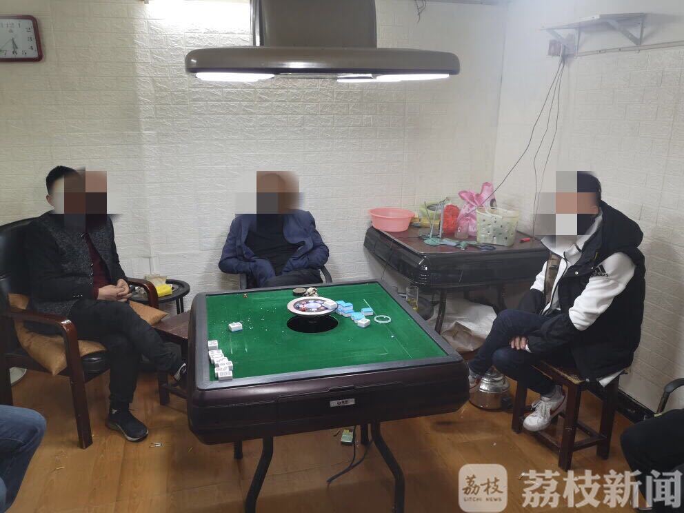 『赌博』竟打110让警察来评理 男子参与赌博怀疑麻将机被做手脚