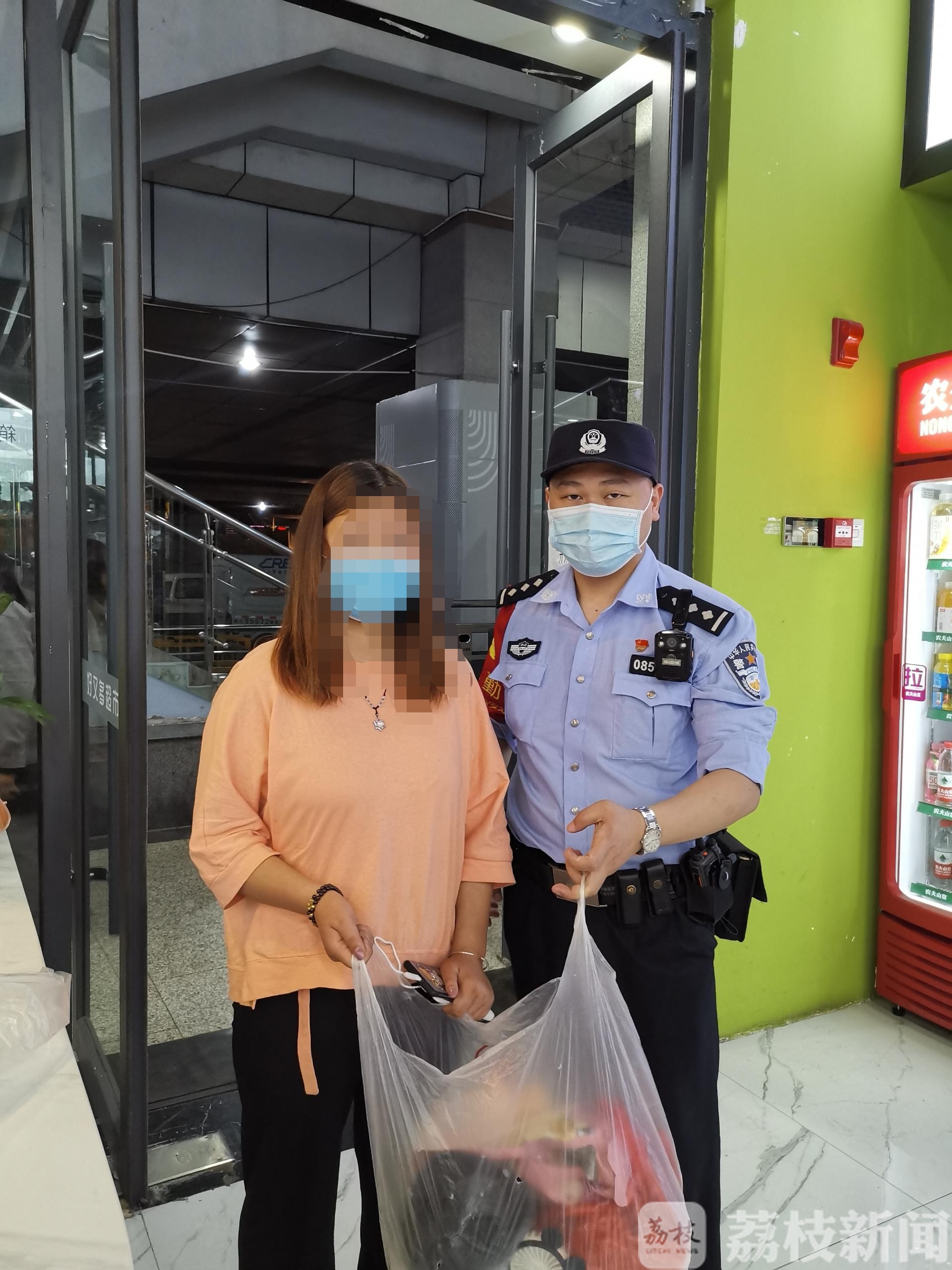 『』金饰藏在纸巾里差点儿丢了惊喜险变惊吓