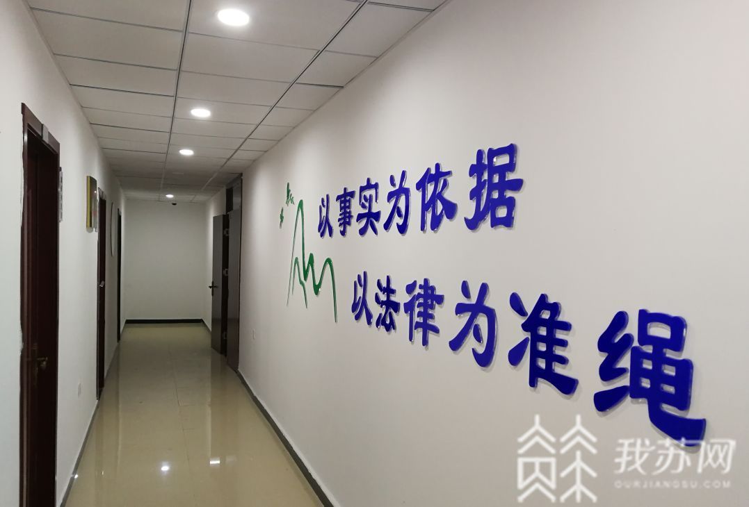 『法庭』业主不付余款被告上法庭 装修墙板色差大