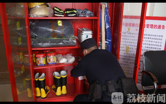 祭扫■南京交警提醒：清明祭扫出行尽量乘公共交通前往