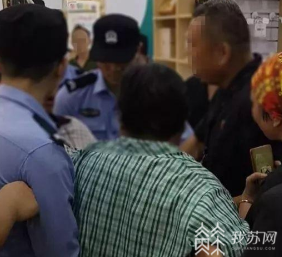 法官■艾滋病病毒携带者咬法官、扬言无人机攻击法官...这些行为都严惩了!