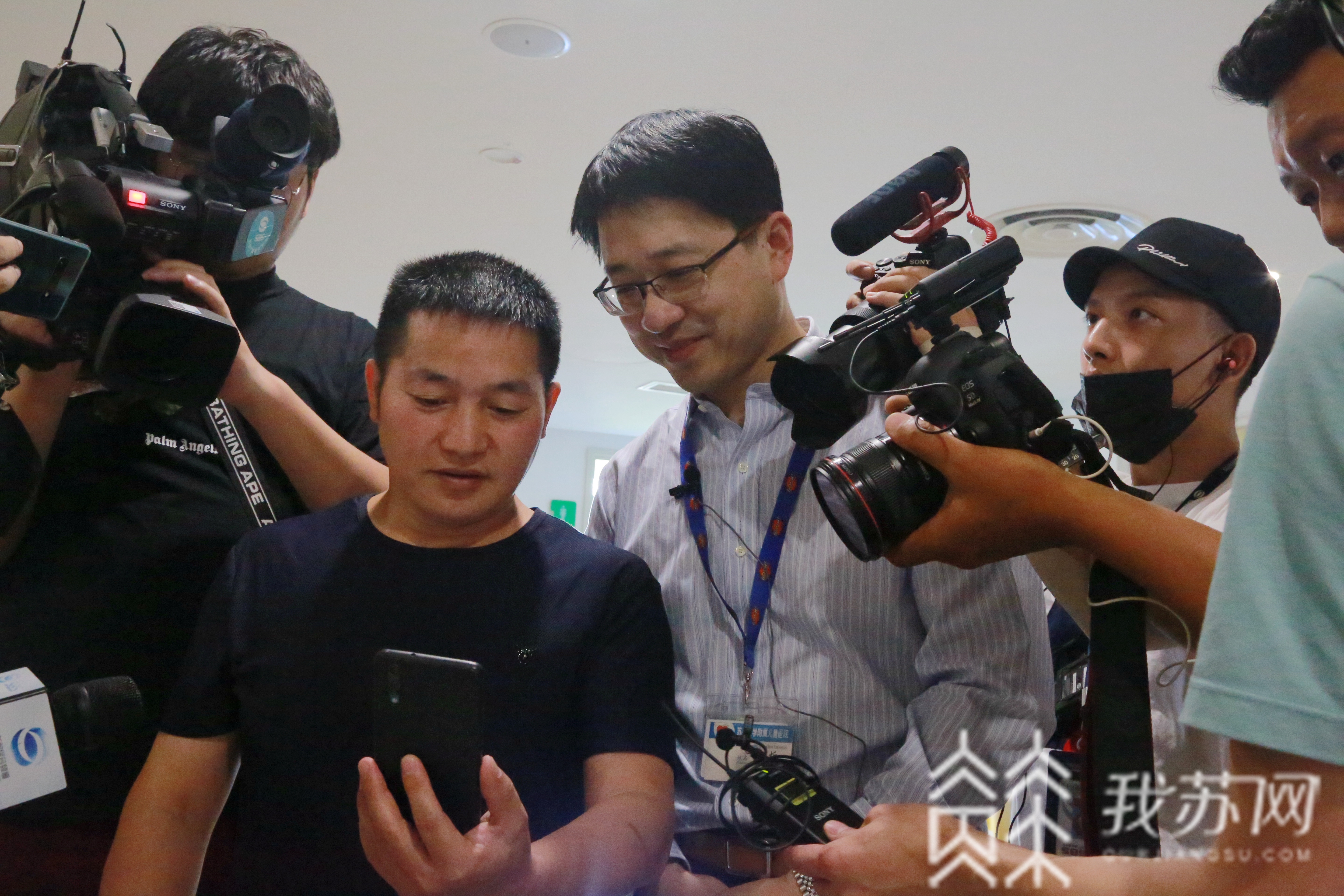 「苏州」父亲给女儿改名“杨苏安芮”贵州女婴来苏州“修心”康复!为感谢医生