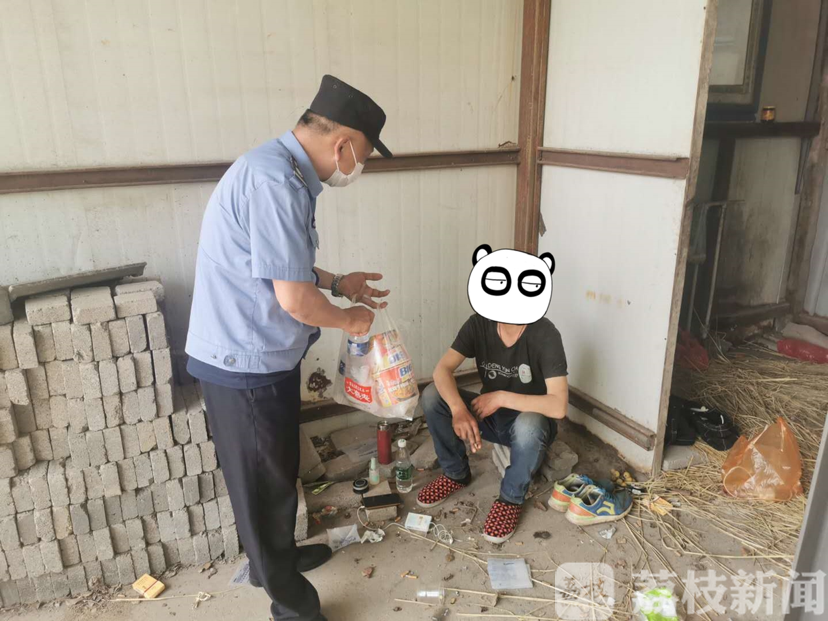 民警■民警救助流浪汉，一查发现竟是盗窃嫌疑人......