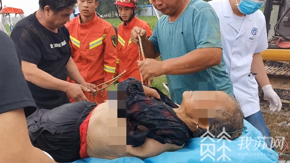 下井:徐州消防六次倒立下井奋力救人 燃!九旬老太坠井