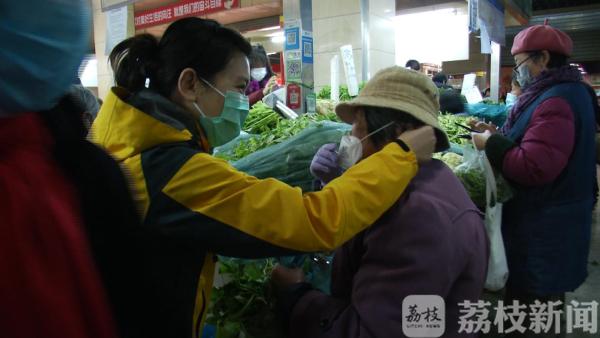 探访南京农贸市场：价格稳货品足 买菜别忘防护