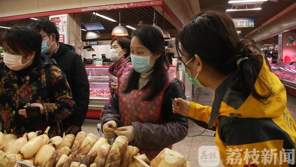 探访南京农贸市场：价格稳货品足 买菜别忘防护