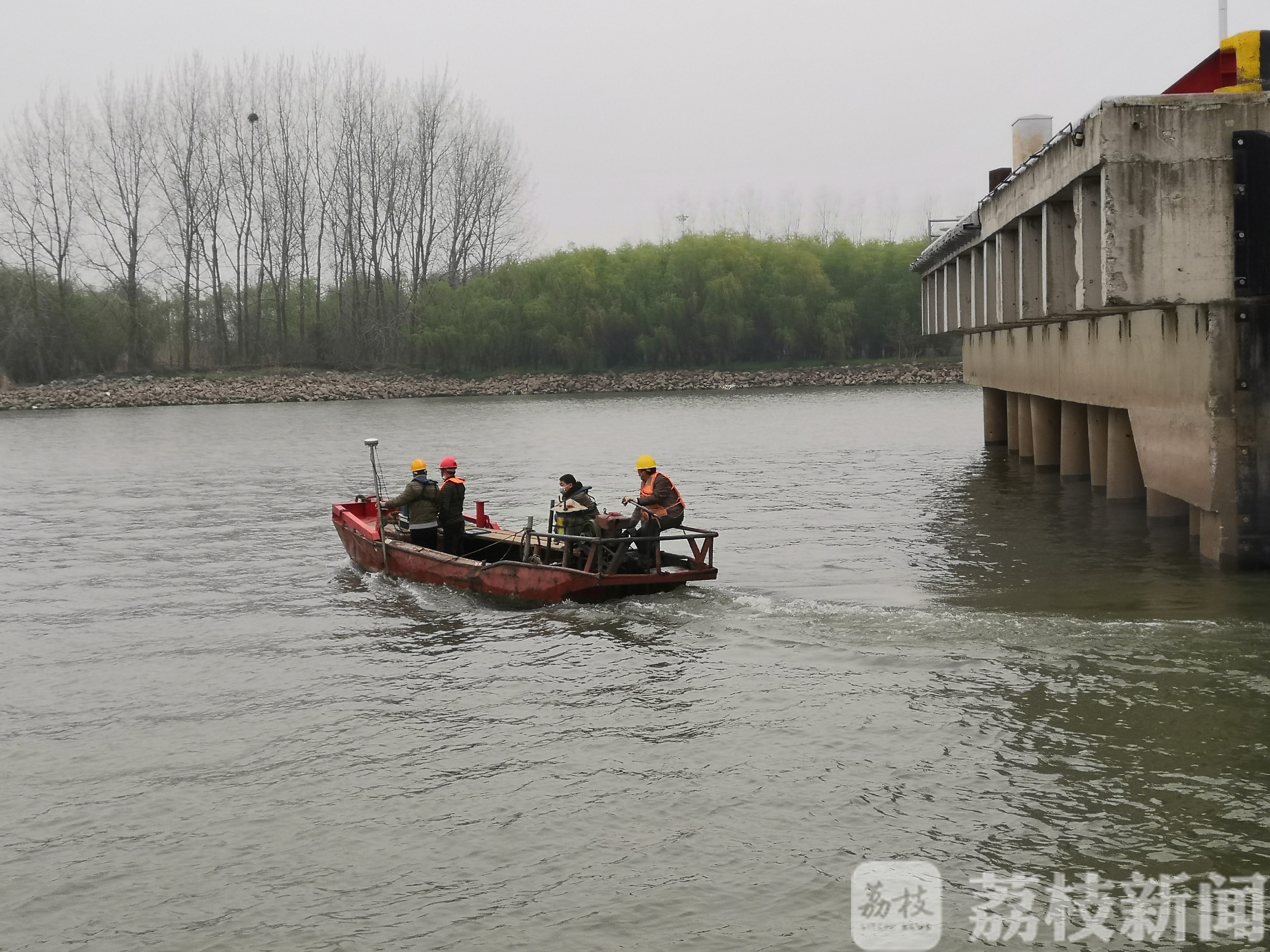 [作业]复工不能忽视安全 “开工第一天”水上冒险作业即被查