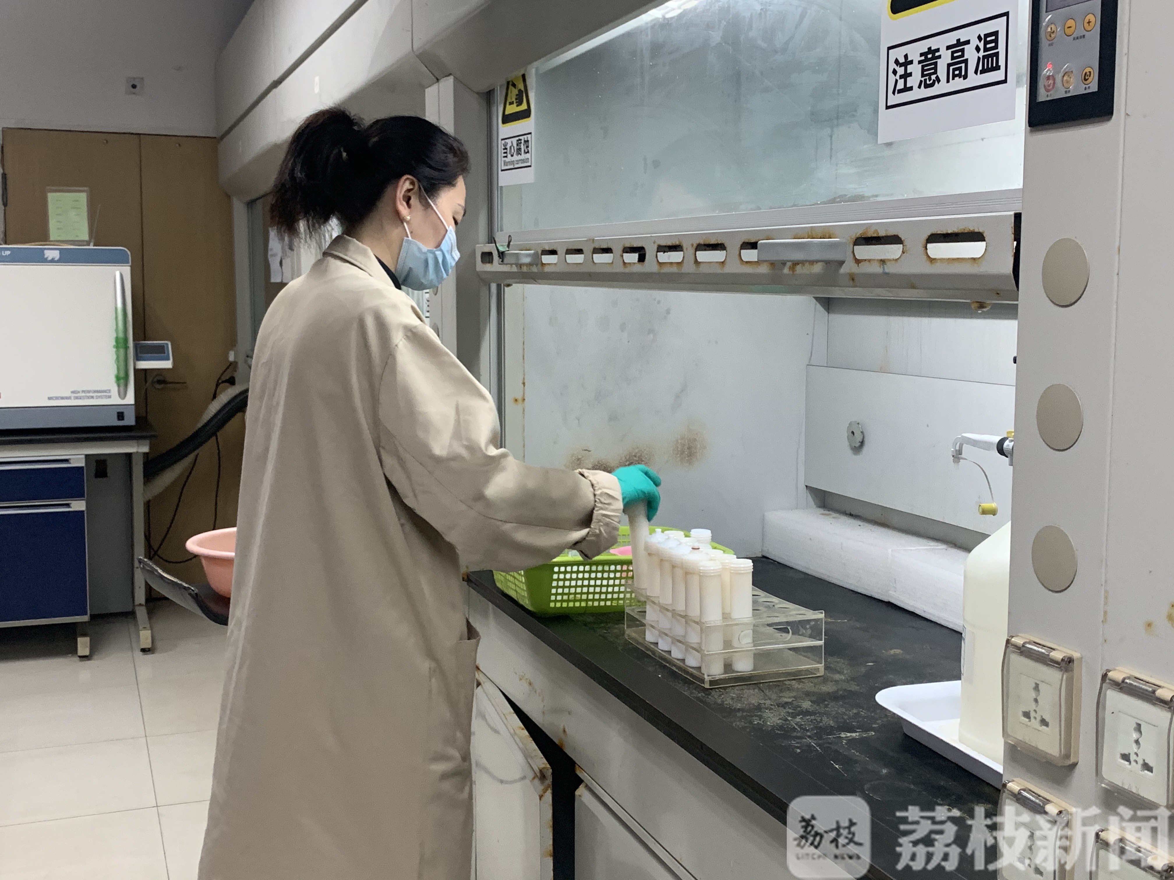 重金属■虾头、鱼头、鸡头、鸭头到底能不能吃？这个实验告诉你答案