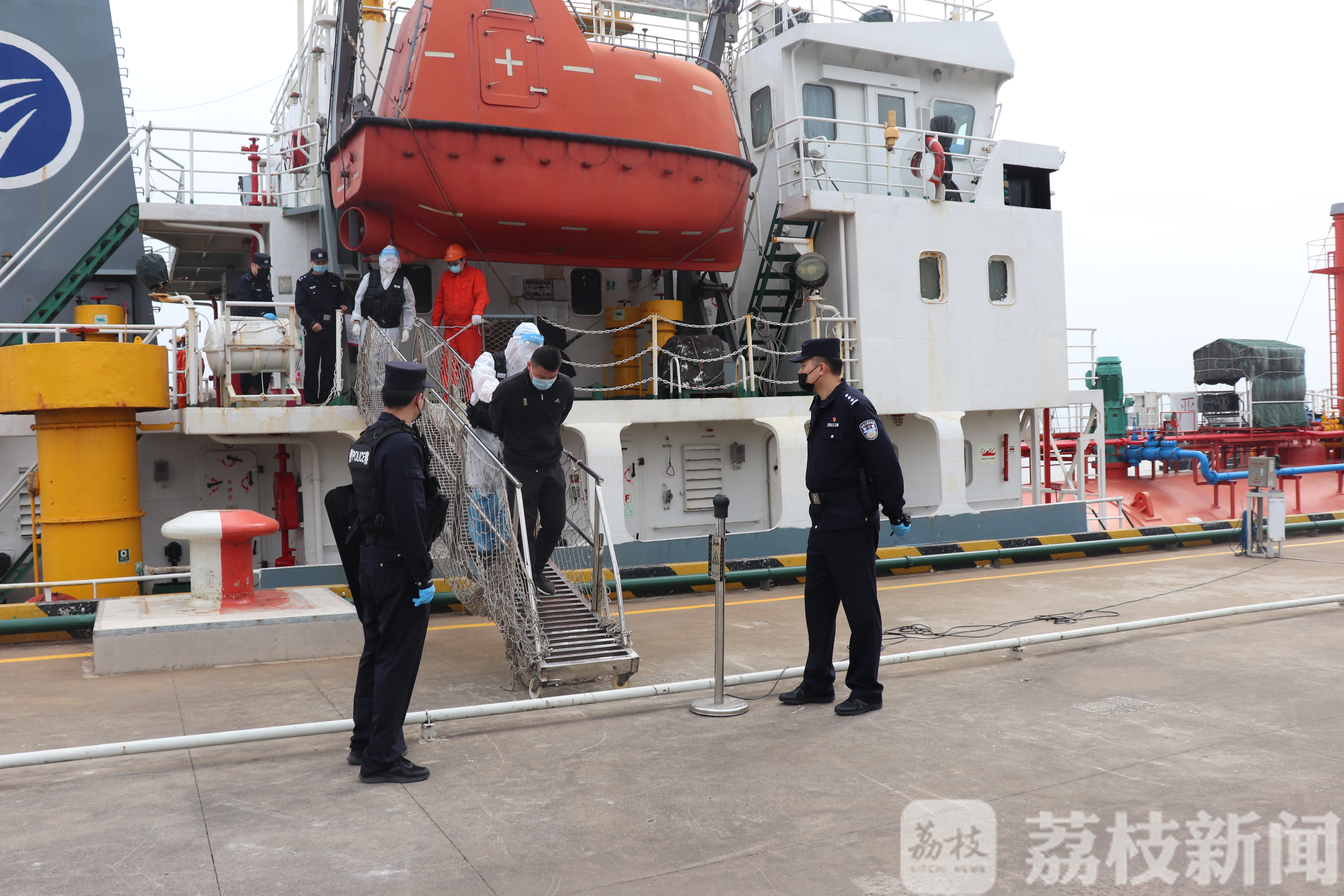 偷渡■超燃!反偷渡、防暴演练在江苏口岸举行