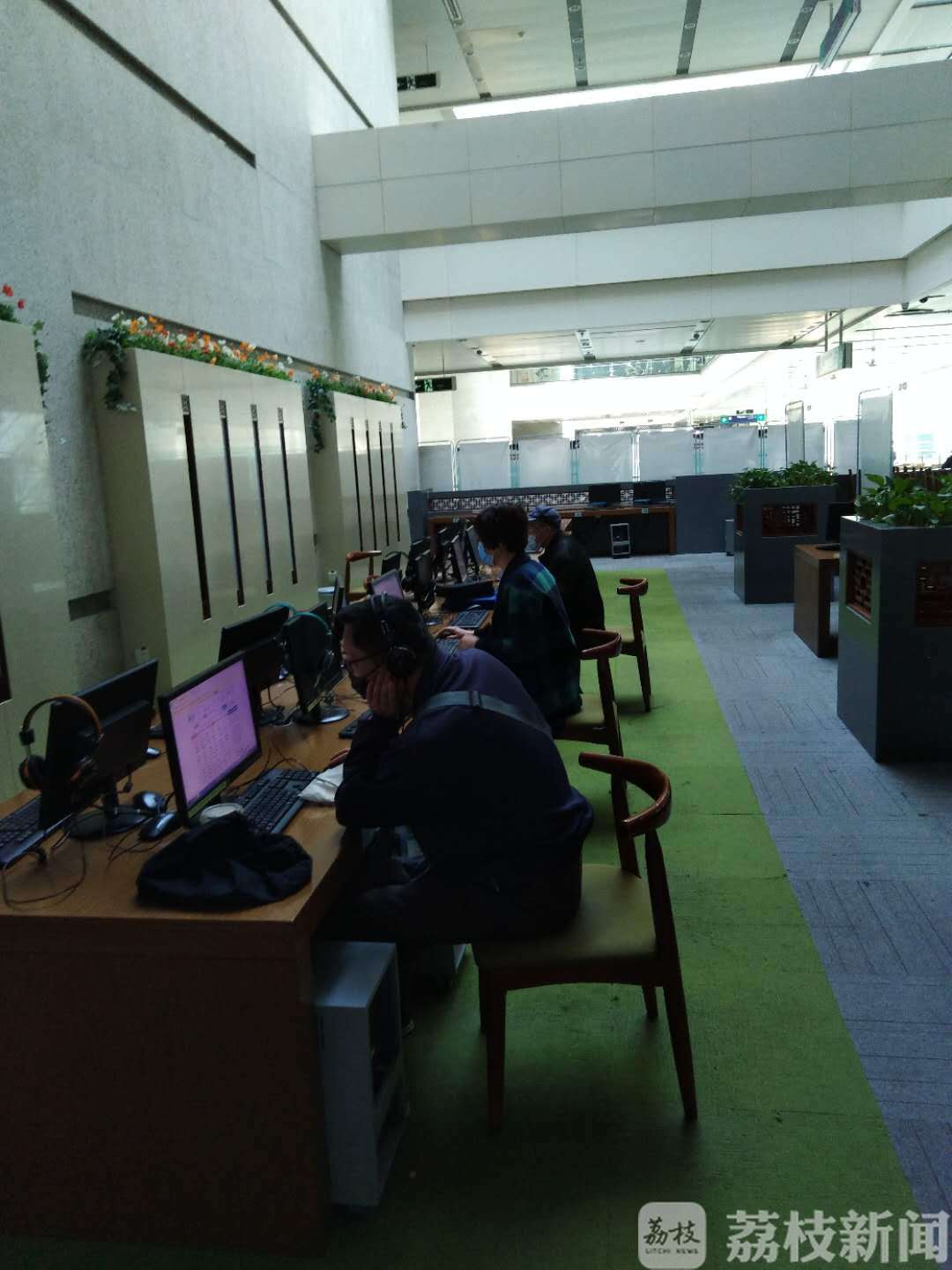 办证■今起，南图重启自修、电子阅览、办证服务！