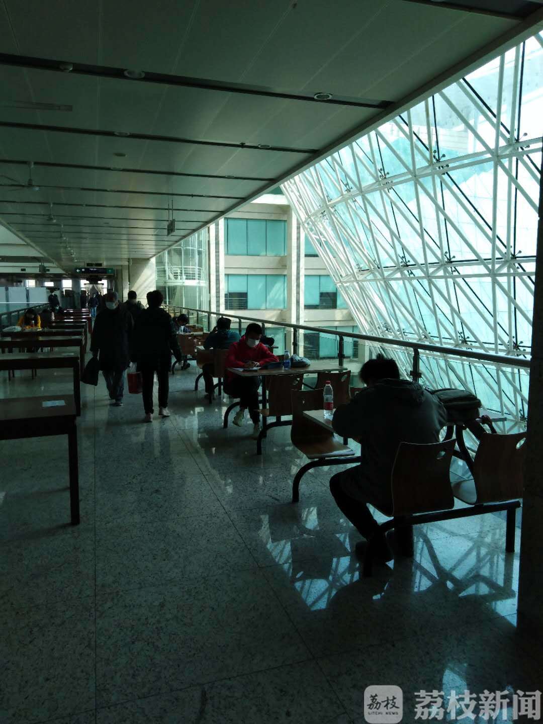 办证■今起，南图重启自修、电子阅览、办证服务！