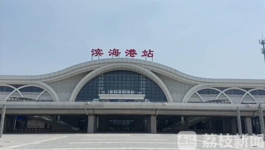 「无人机」这种行为要不得 高铁旁私飞无人机