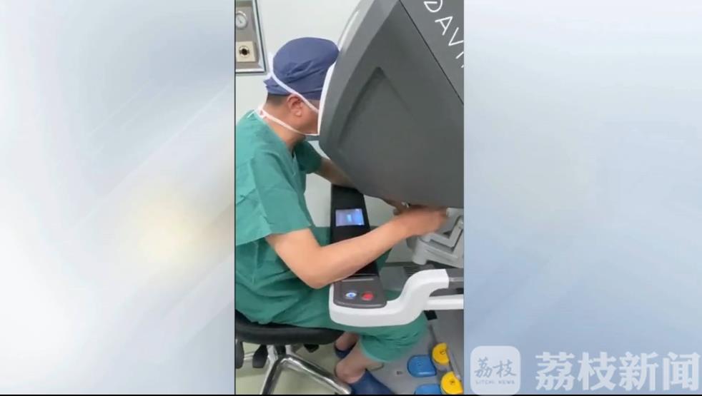 【手术】顺利完成两例肝癌手术 南通“达芬奇手术机器人”复工