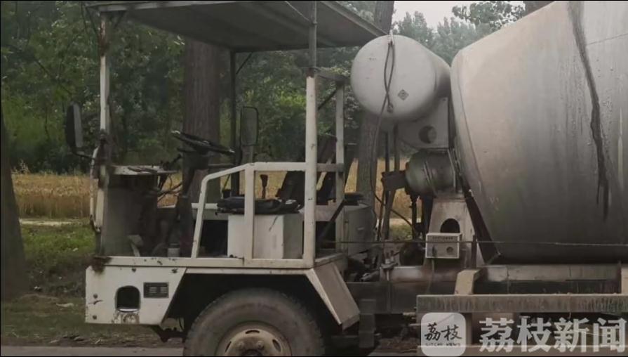 「水泥」一查竟是报废拼装车 水泥罐车“清凉打扮”